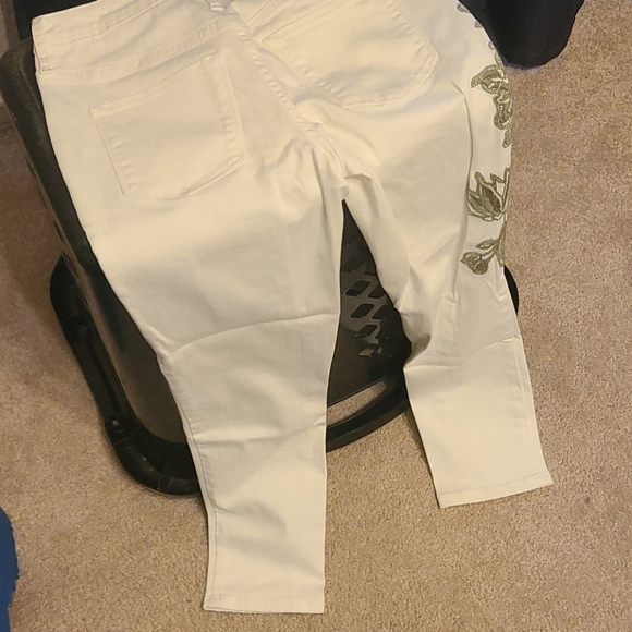 Capris - Picture 2 of 2